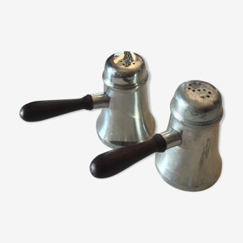 Salt shaker and pepper shaker