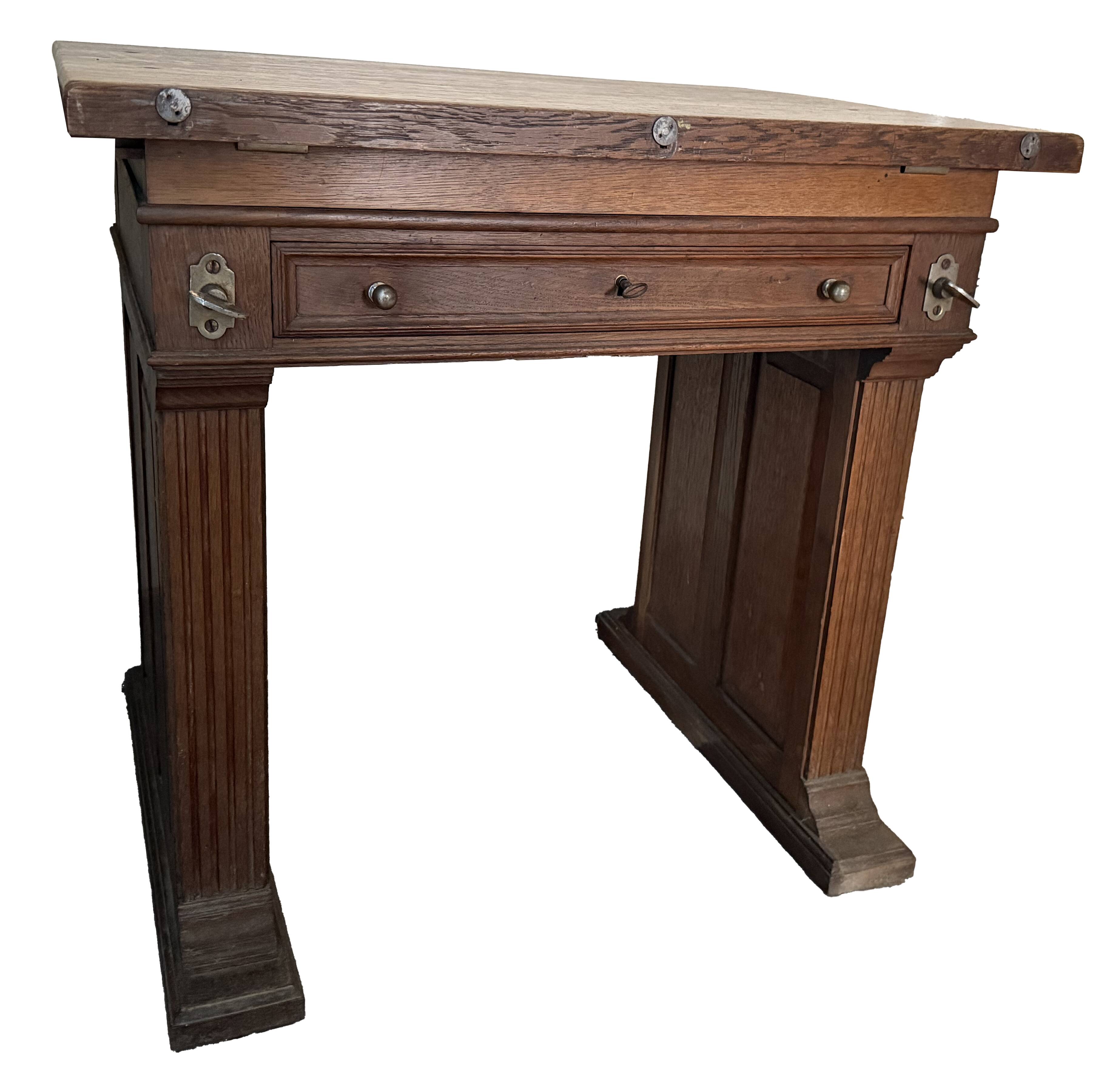 Féret desk or system table