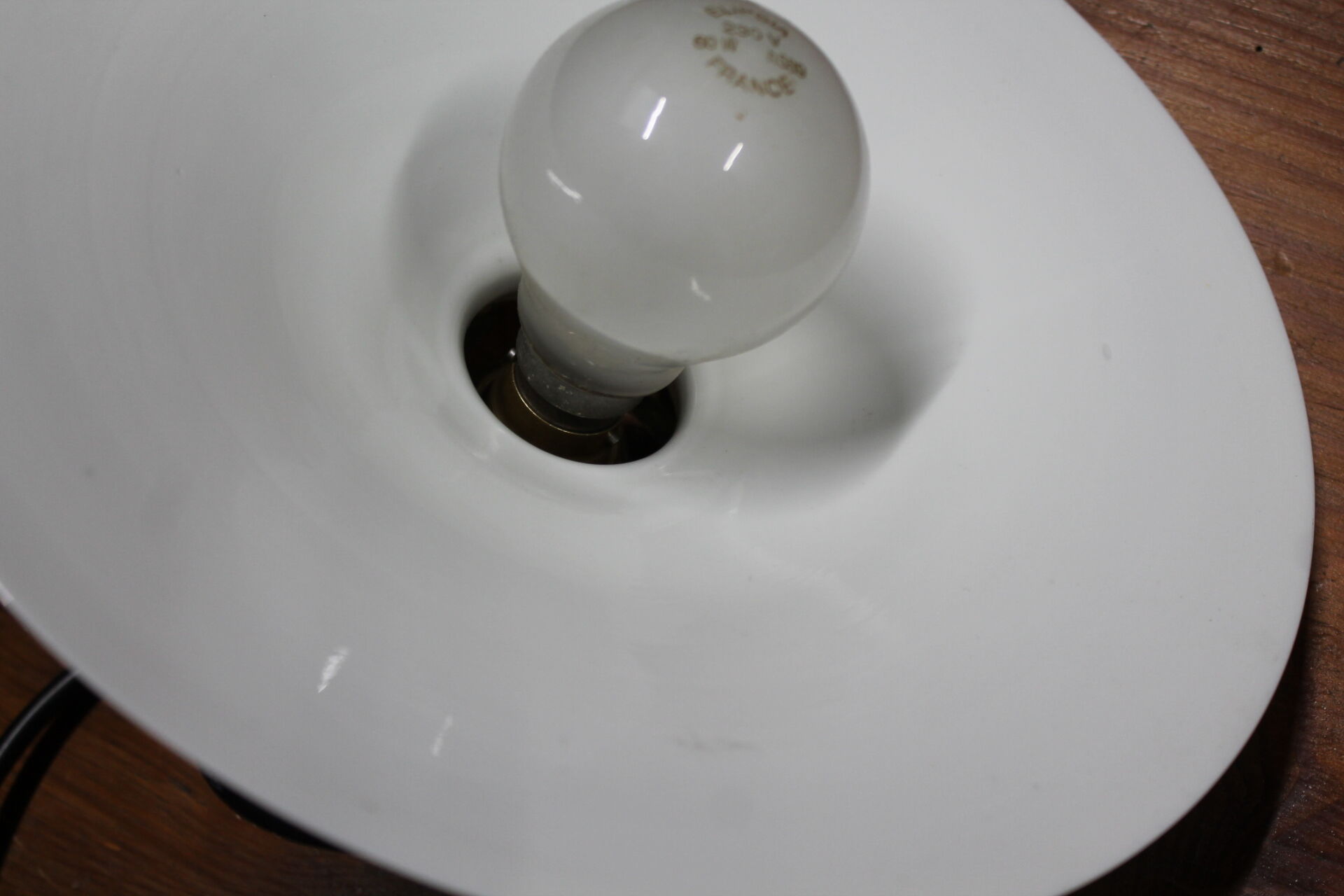 White opaline suspension