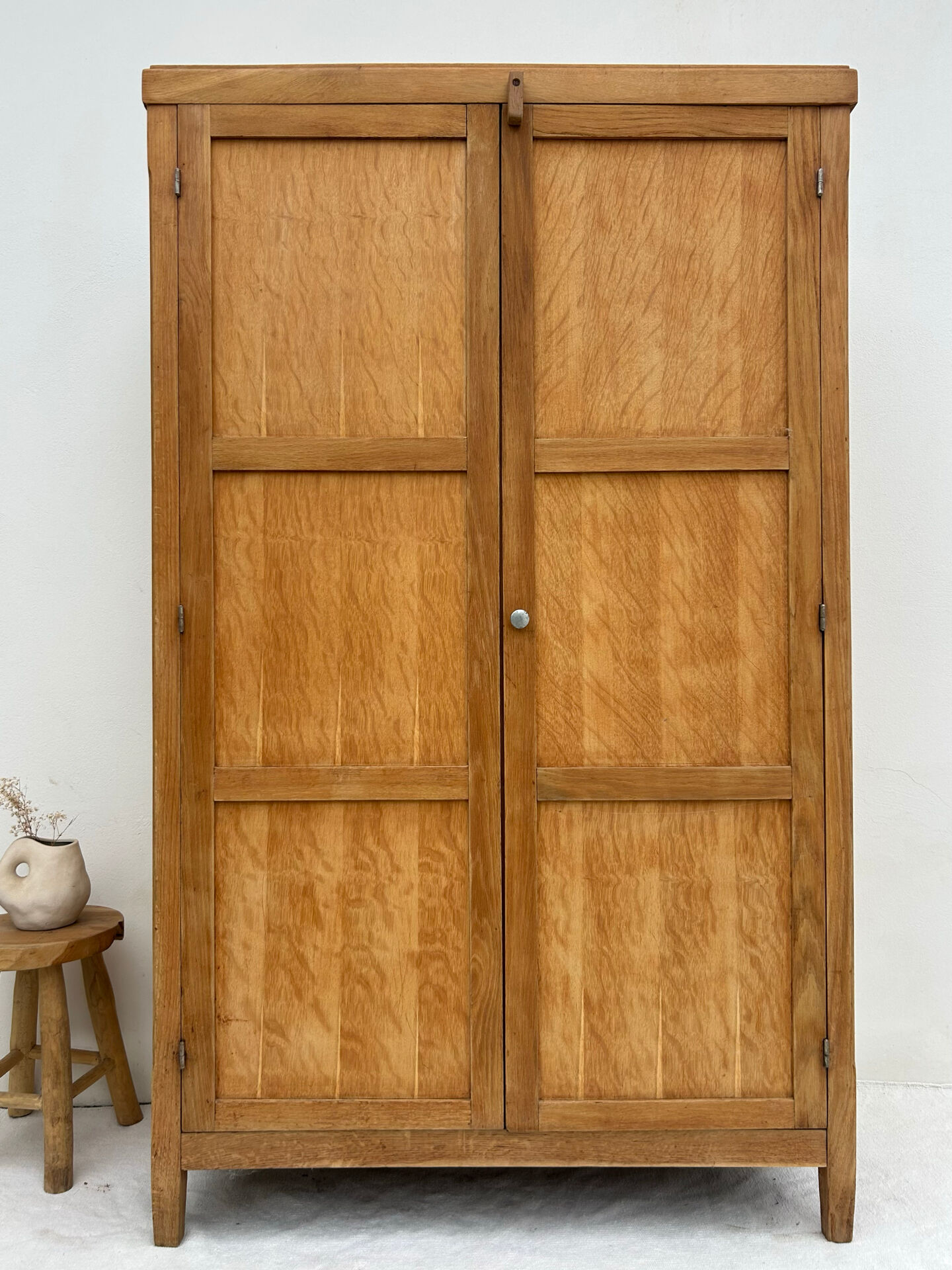 Armoire parisienne rénovée 