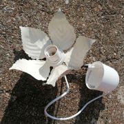 Metal flower pendant lamp