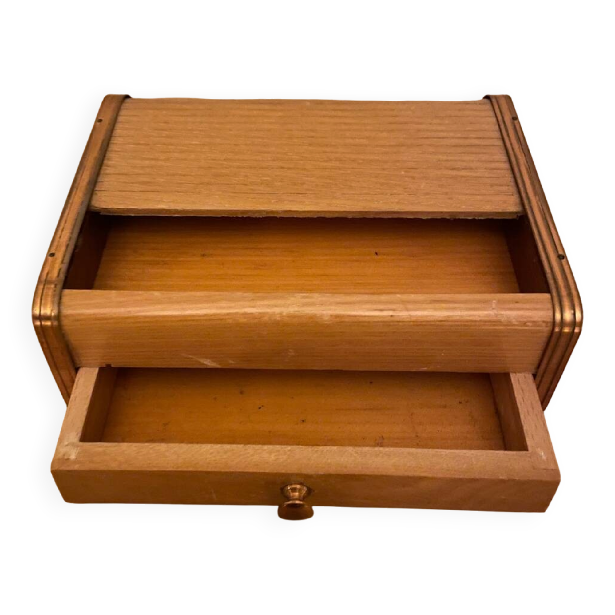 Box from the 40s-50s with a sliding wooden lid and copper.