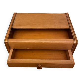 Box from the 40s-50s with a sliding wooden lid and copper.