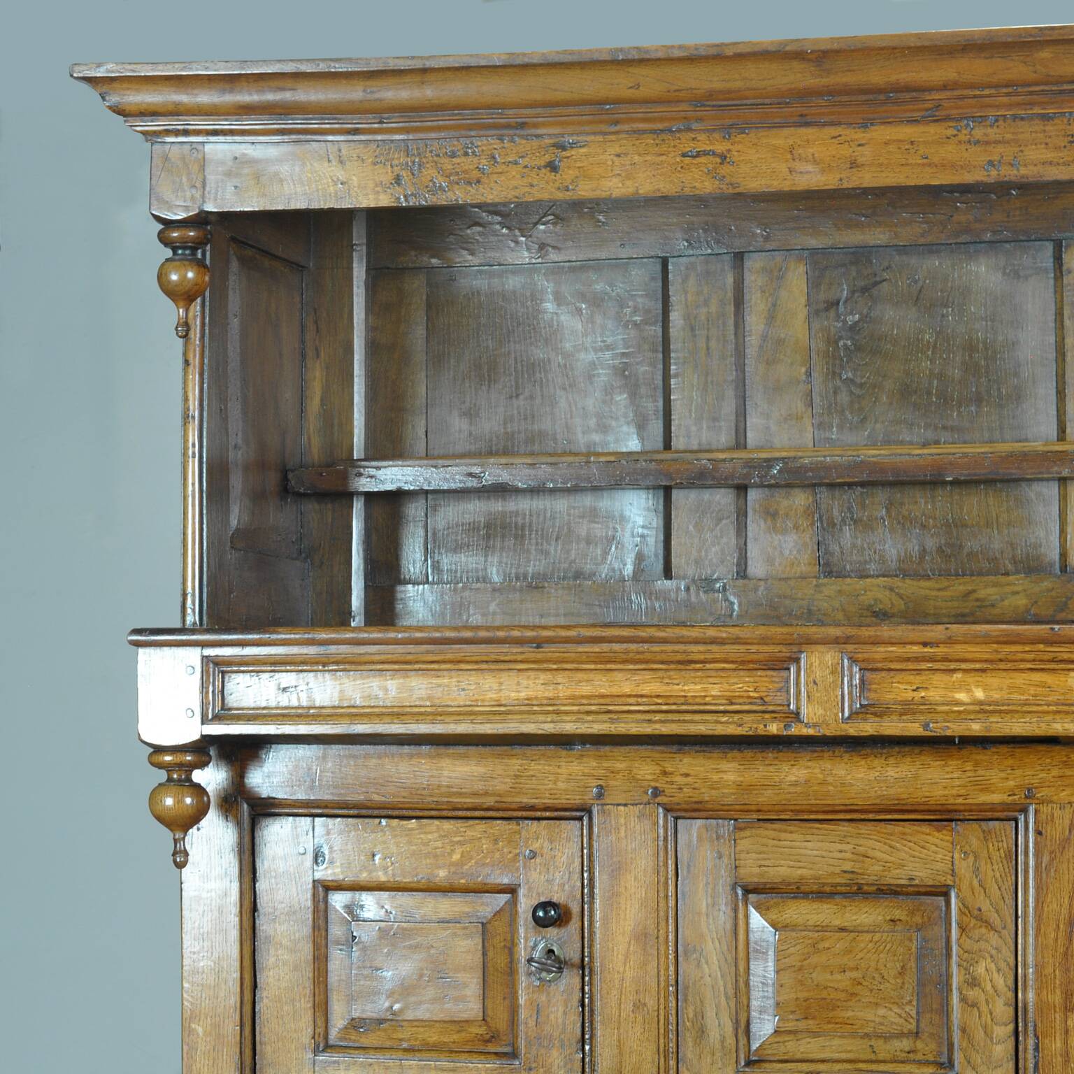 Oak tridarn cabinet, circa 1710