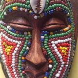 Masque africain avec perles