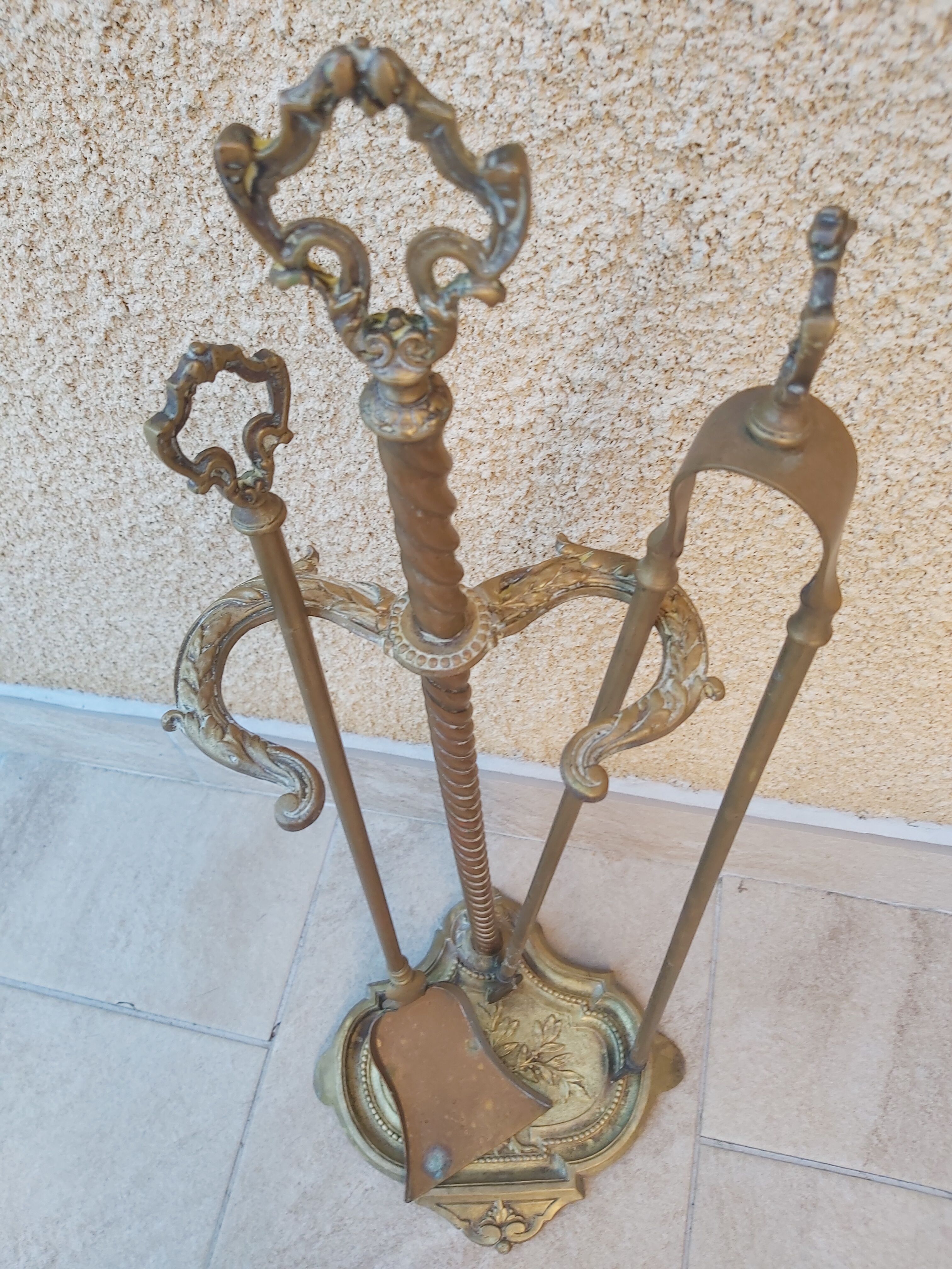 Bronze fireplace servant