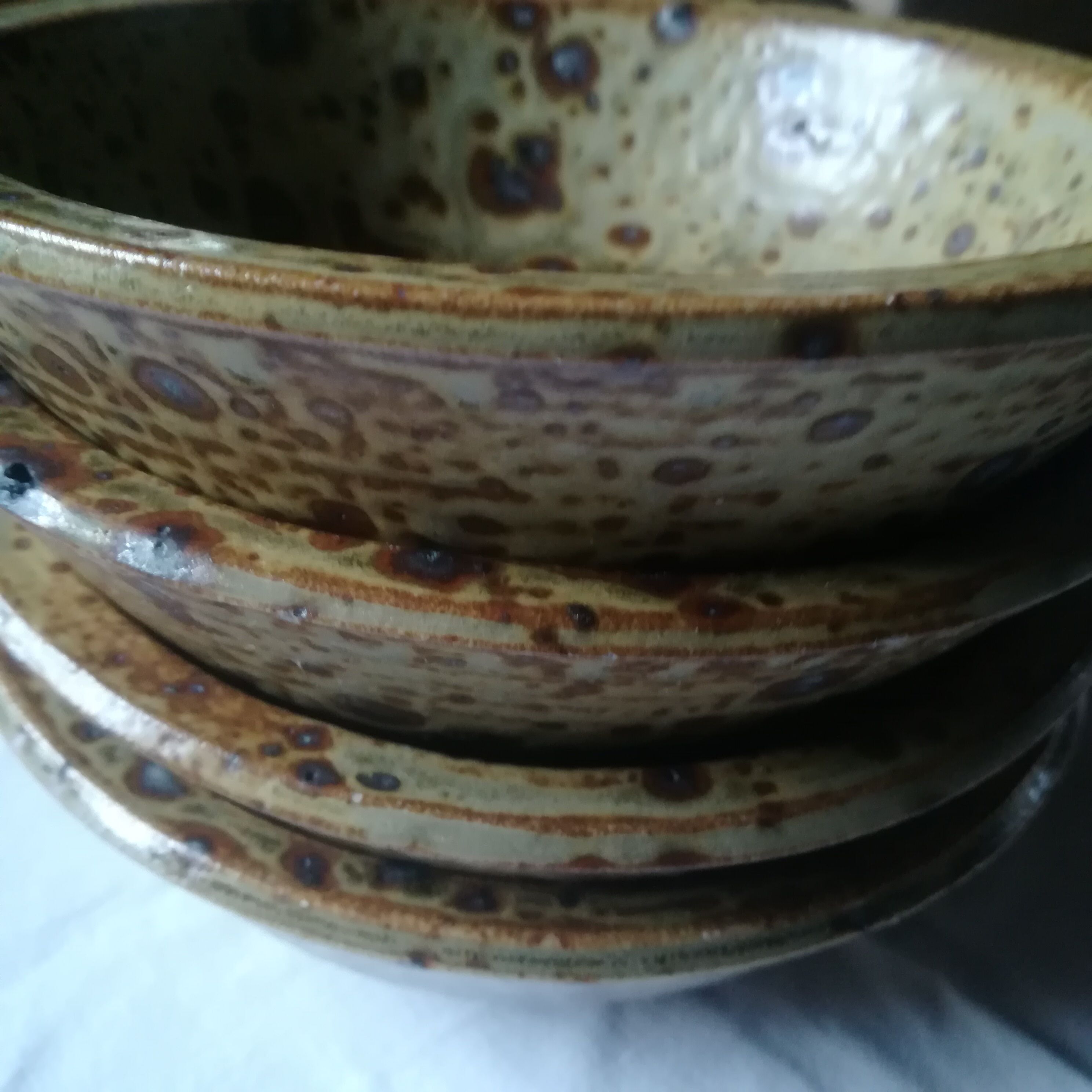 Lot de 4 assiettes coupes en grès