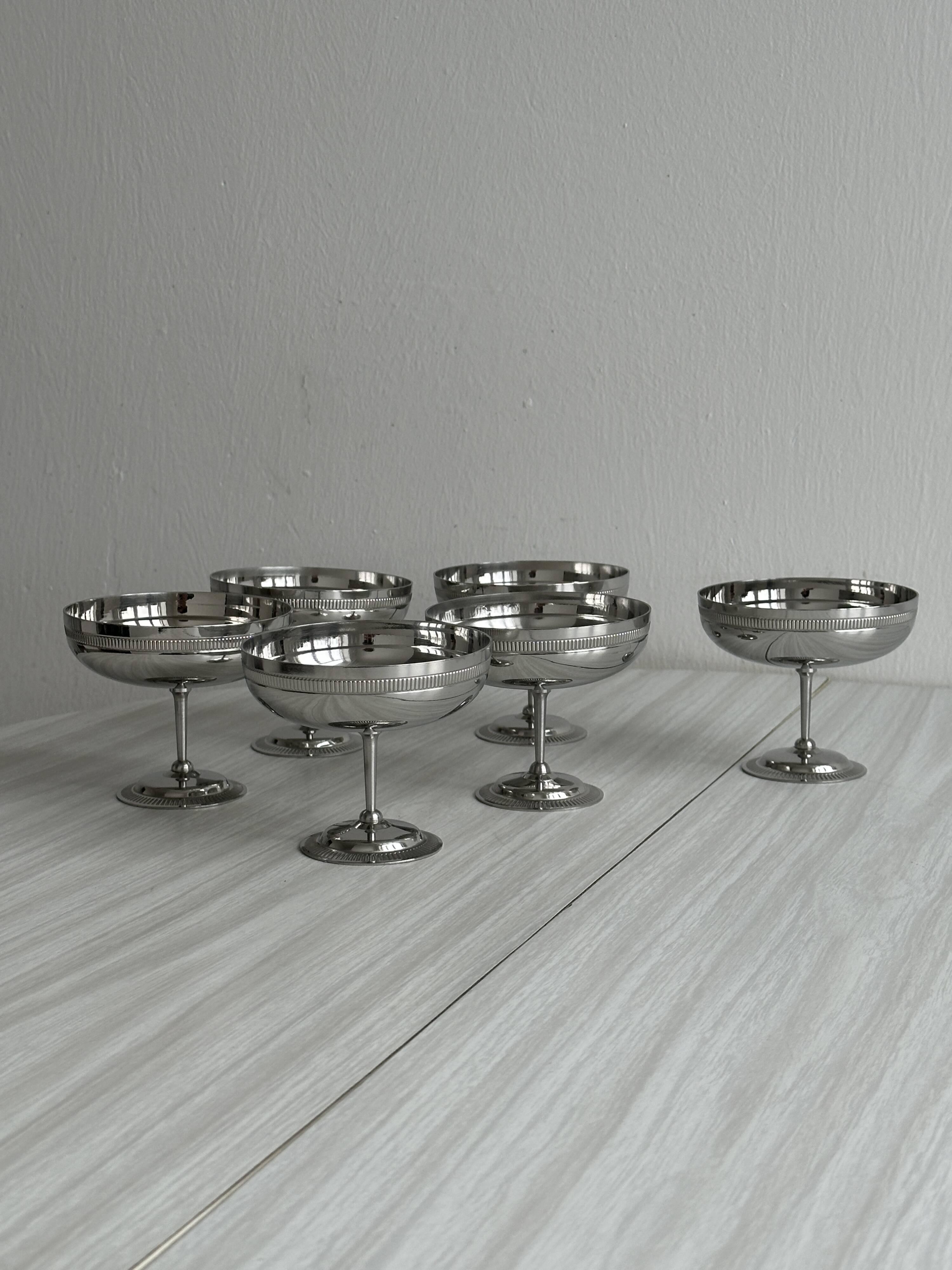 Set of 6 shiny metal bowls