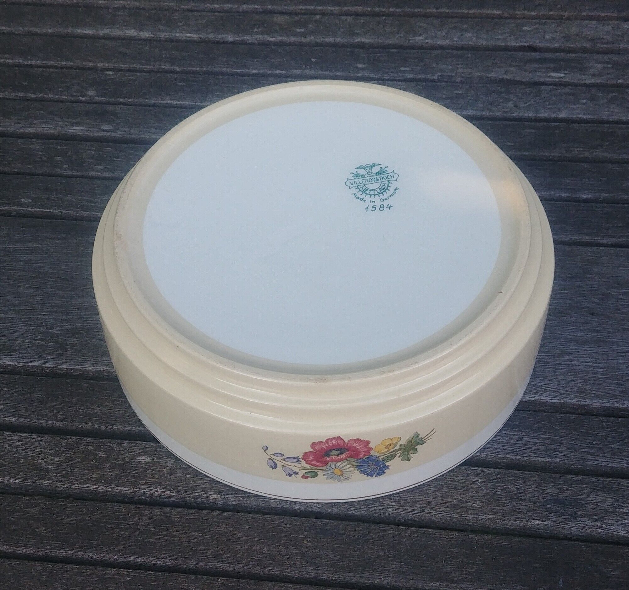 Porcelain salad bowl/serving dish from Villeroy & Boch mettlach model 1584