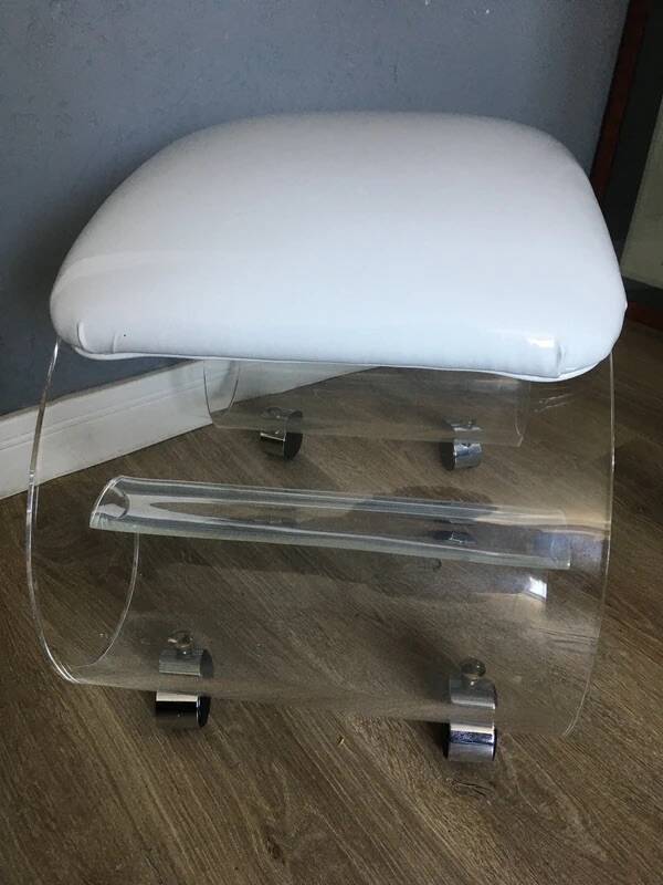 Banc roulant vintage en Lucite – Acrylique enroulé