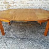 House Regain elm table with two extensions