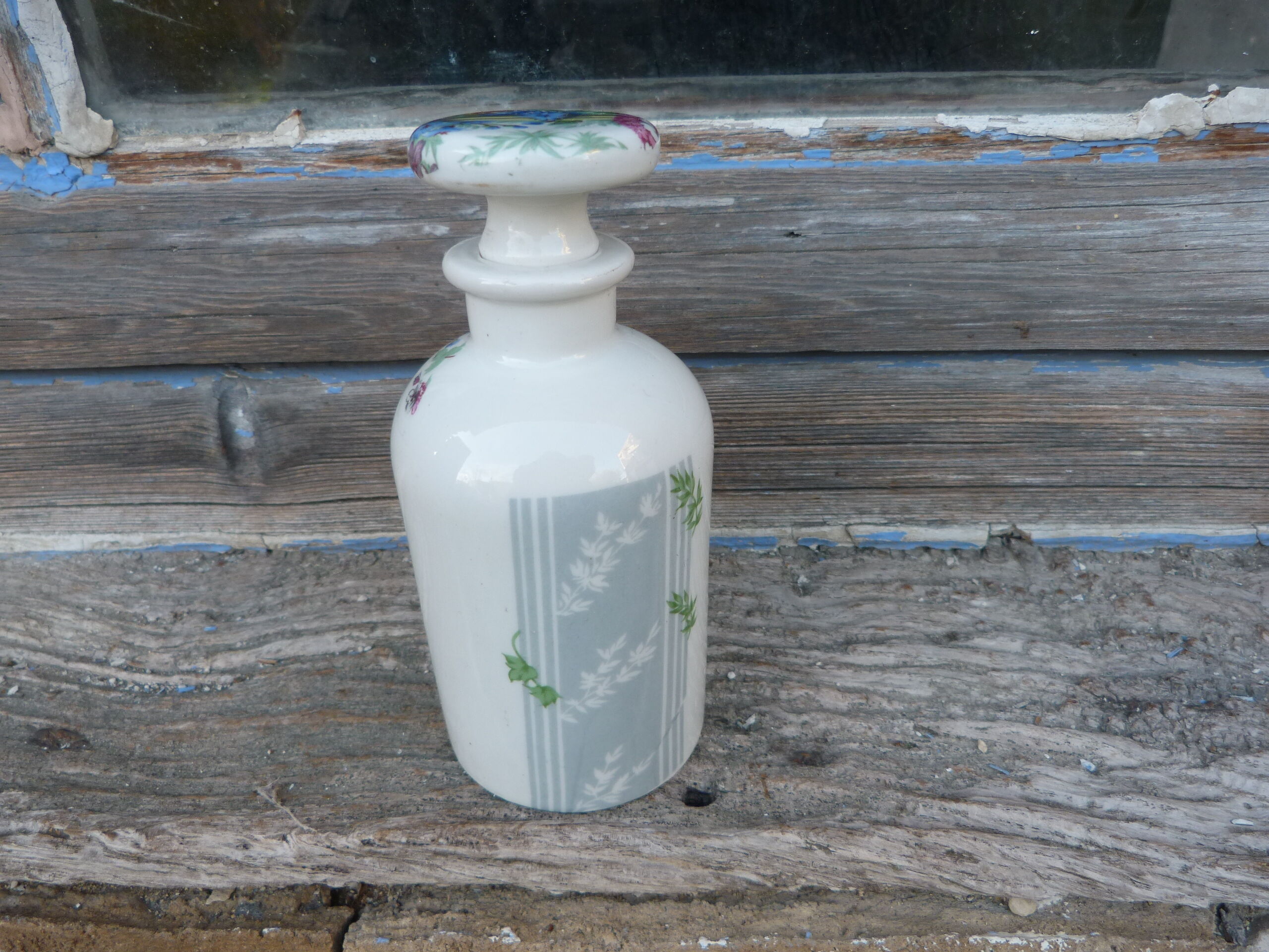 Flowered Paris porcelain toilet bottle