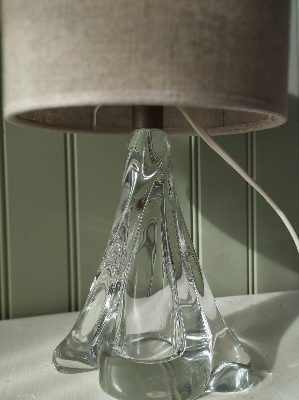 Pair of table lamps - Twisted transparent glass bases from the 1950s - Hemp shades