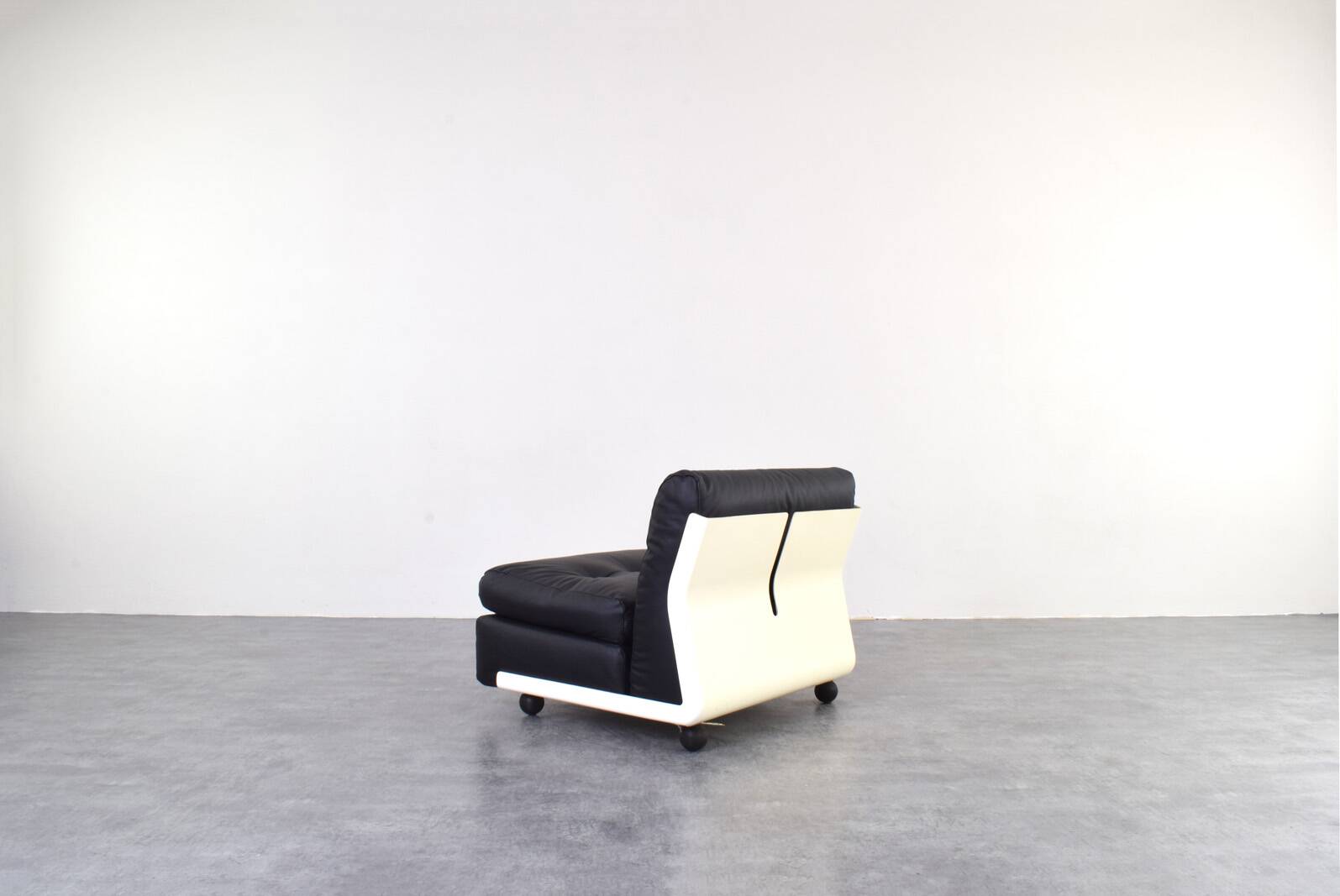 Italian Amanta Lounge Chair by Mario Bellini for C&B Italia