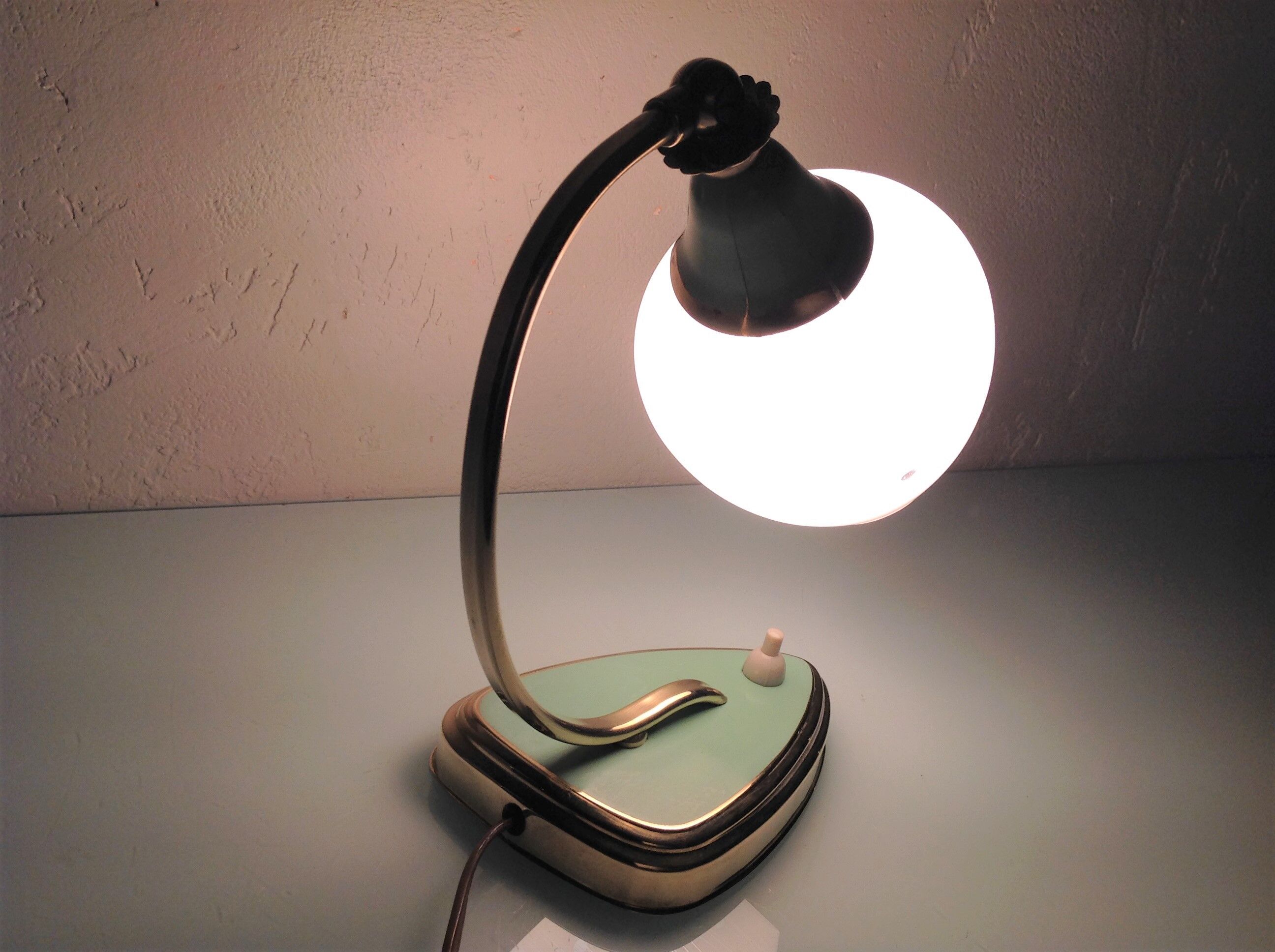 Bedside lamp brass and opaline / vintage 50s-60s