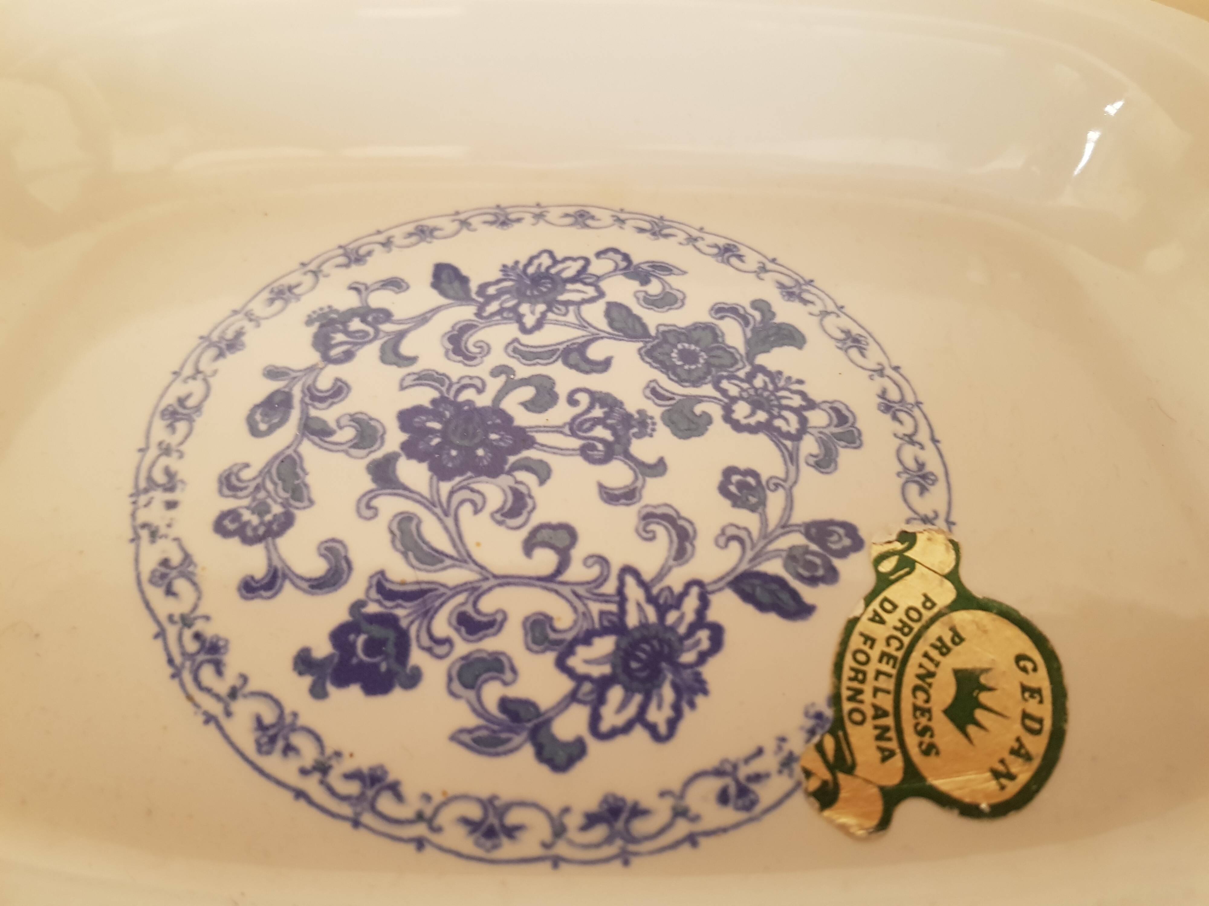 Plat en porcelaine