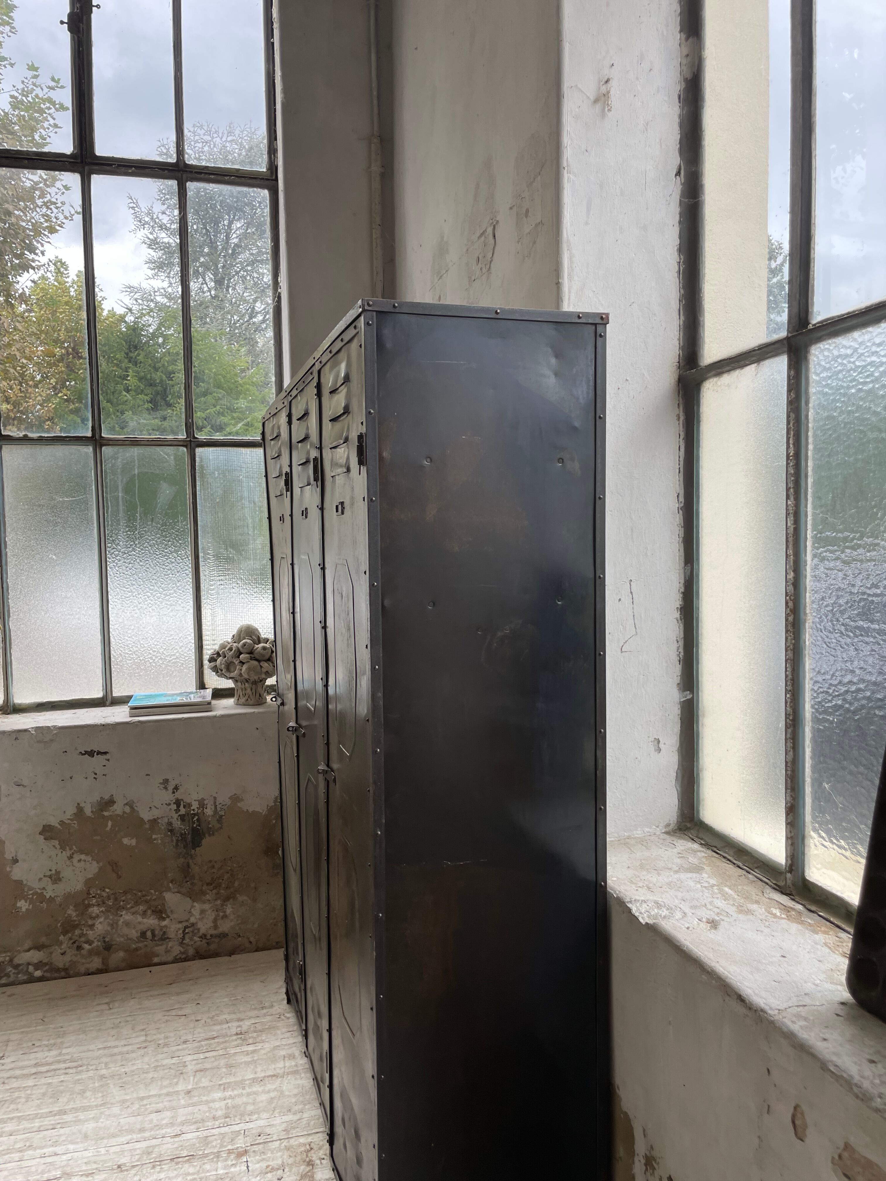 Riveted metal cloakroom Swchartz 1920
