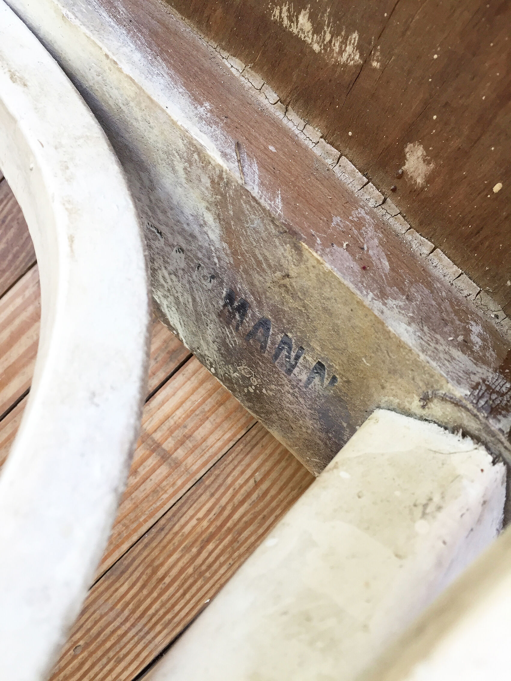 Set 4 white Baumann chairs