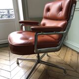 Lobby leather chair from international organization