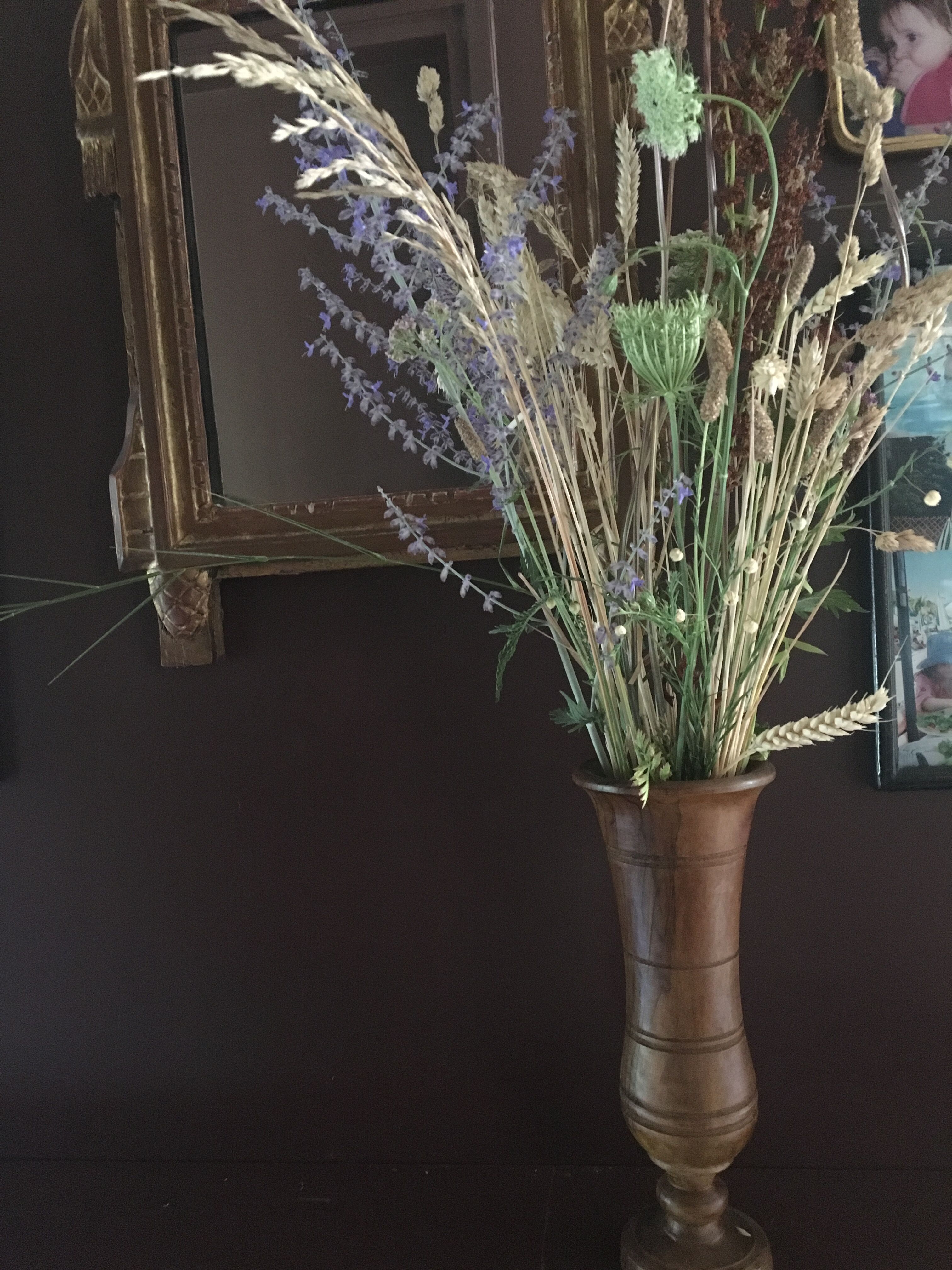 Paire de vases en noyer