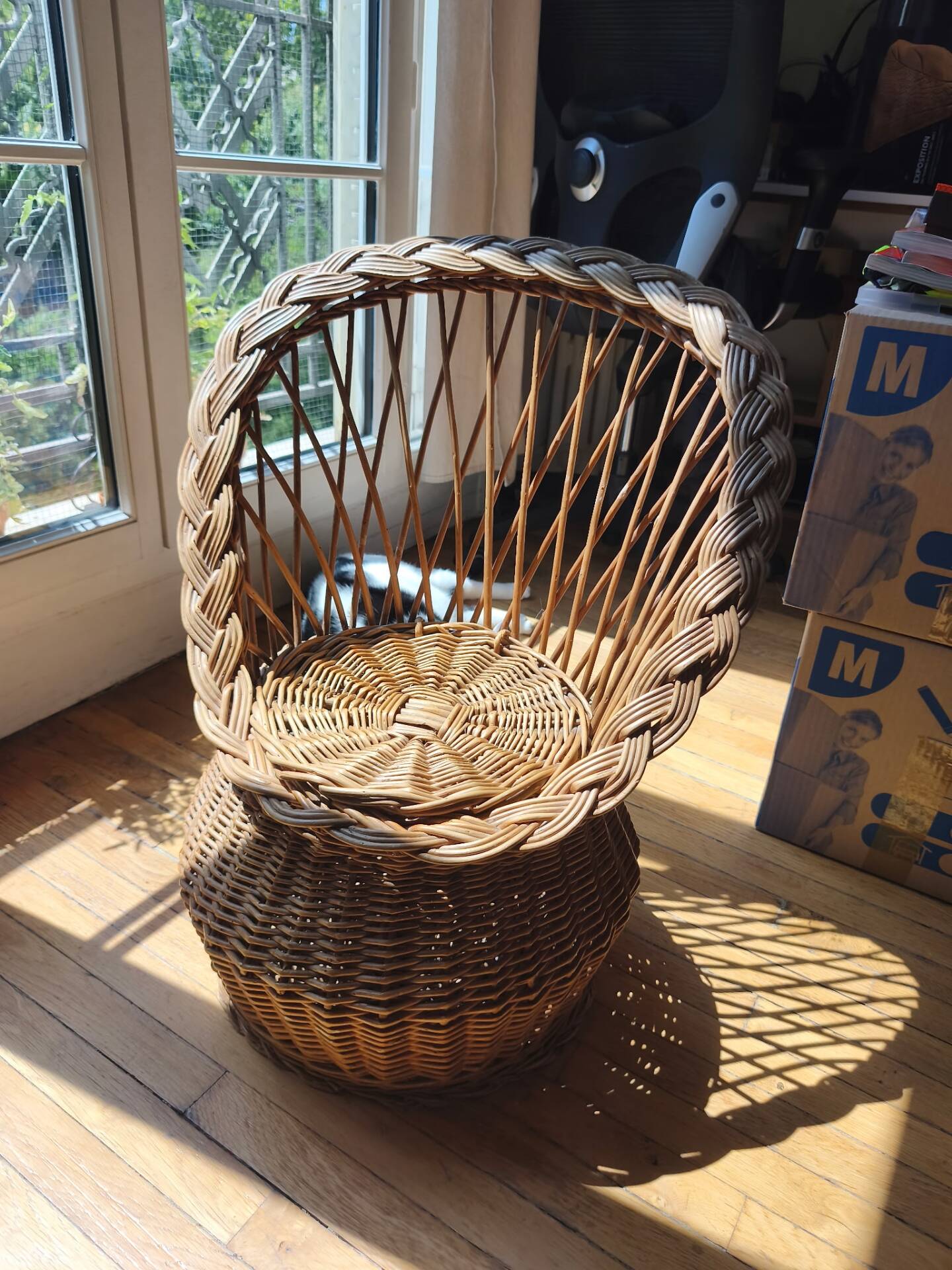 Fauteuil enfant vintage en rotin avec coffre de rangement