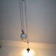 Suspension dit monte et baisse en porcelaine et opaiine blanche