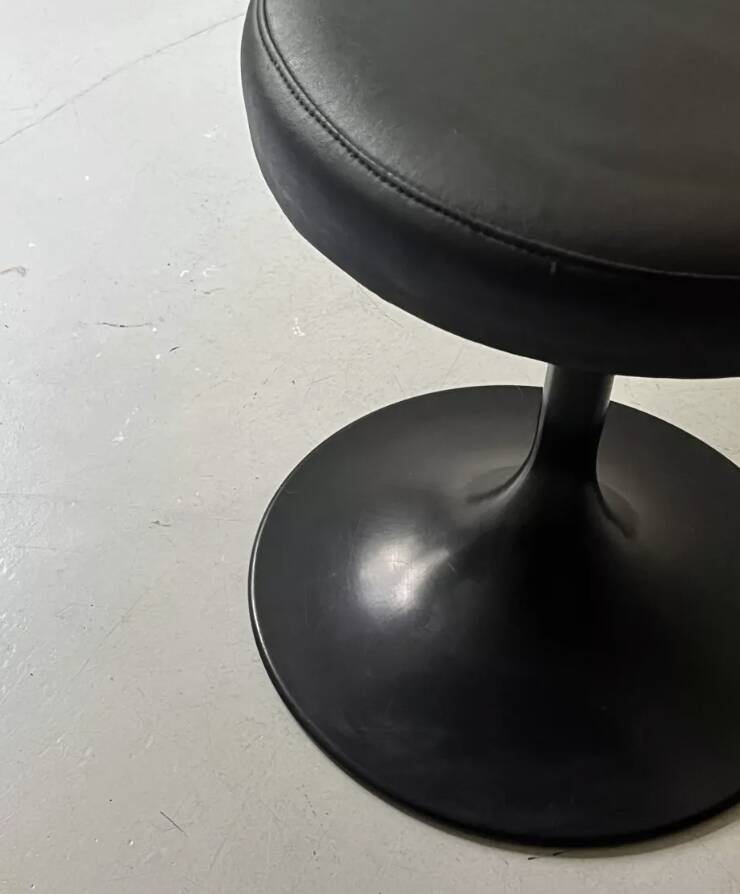 Tabourets tulipe noir , design 1970