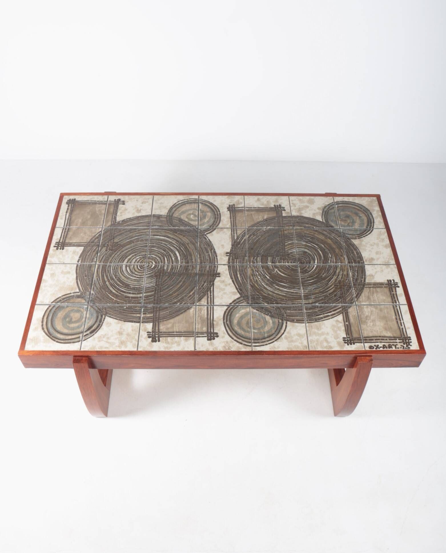 Table basse danoise en palissandre et céramique signée "Ox Art"