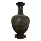 Metal vase engraved from India, late 19th – mid 20th century.