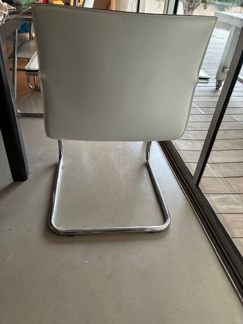 1 lot of 4 white leather office chairs