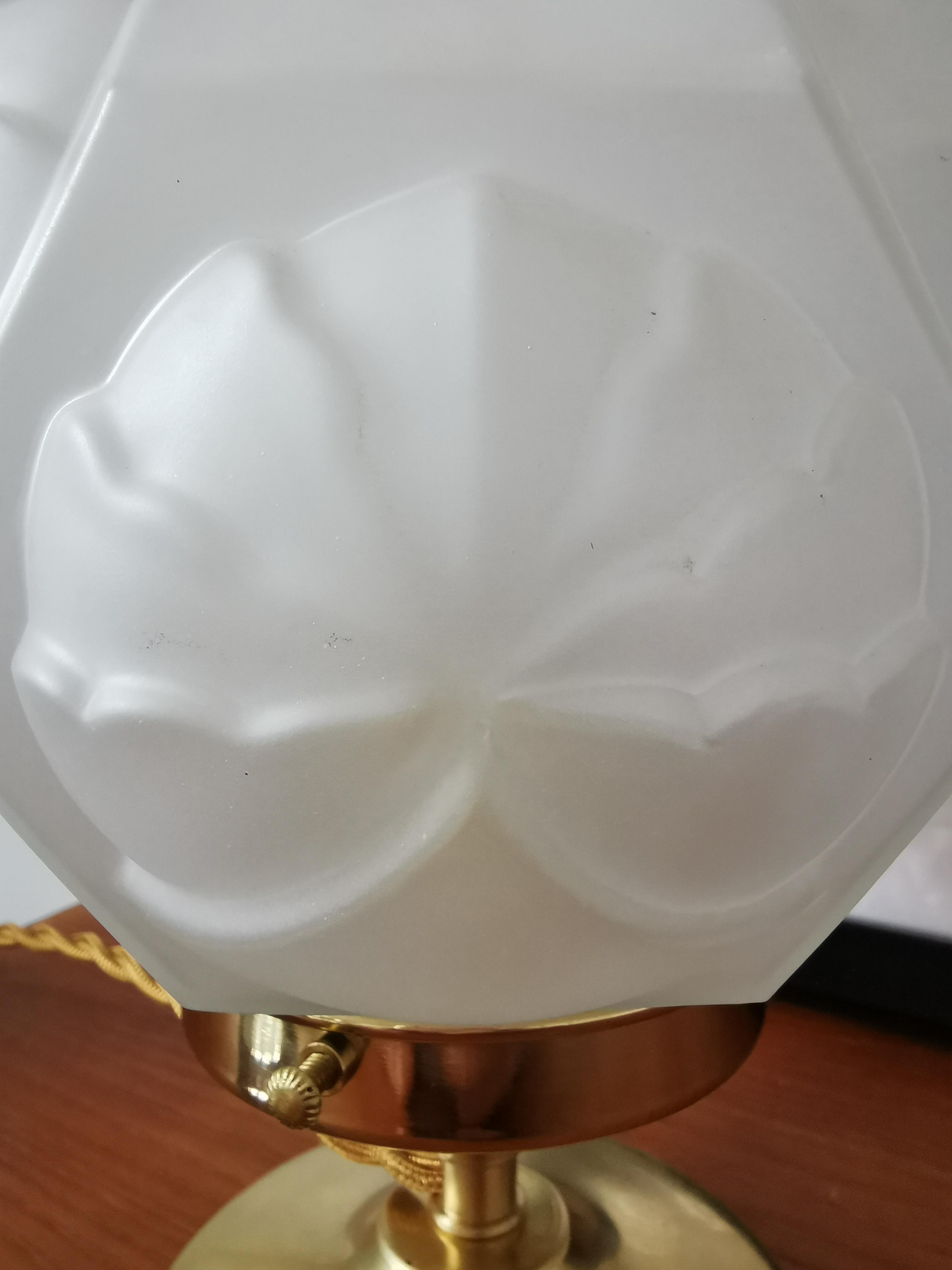 Lamp to lay art deco globe in frosted glass