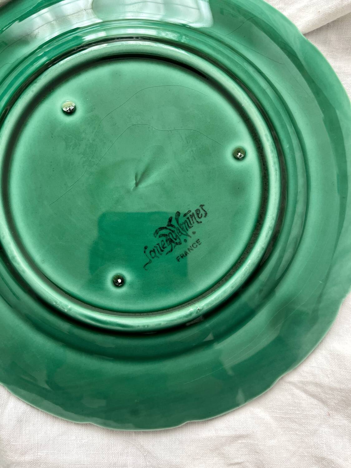 6 Sarreguemines earthenware dessert plates in slipware with vine leaf design