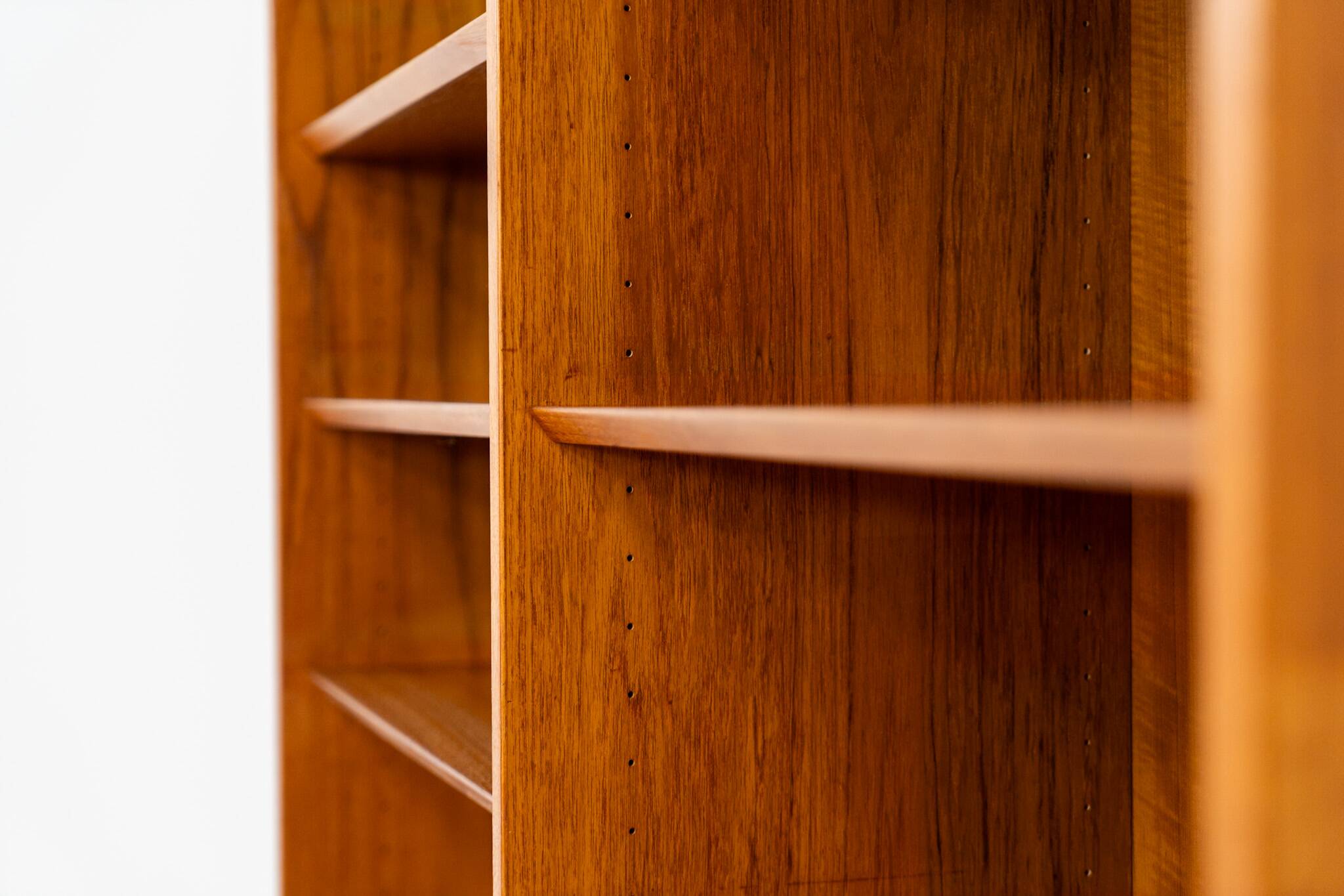 Bibliothèque du milieu du siècle par Poul Hundevad