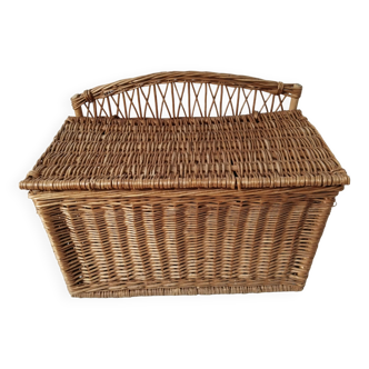 Old toy box in rattan, wicker, bench, end of bed