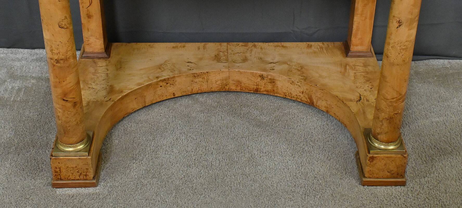 Dressing table in elm burl veneer, Empire period – Early 19th century