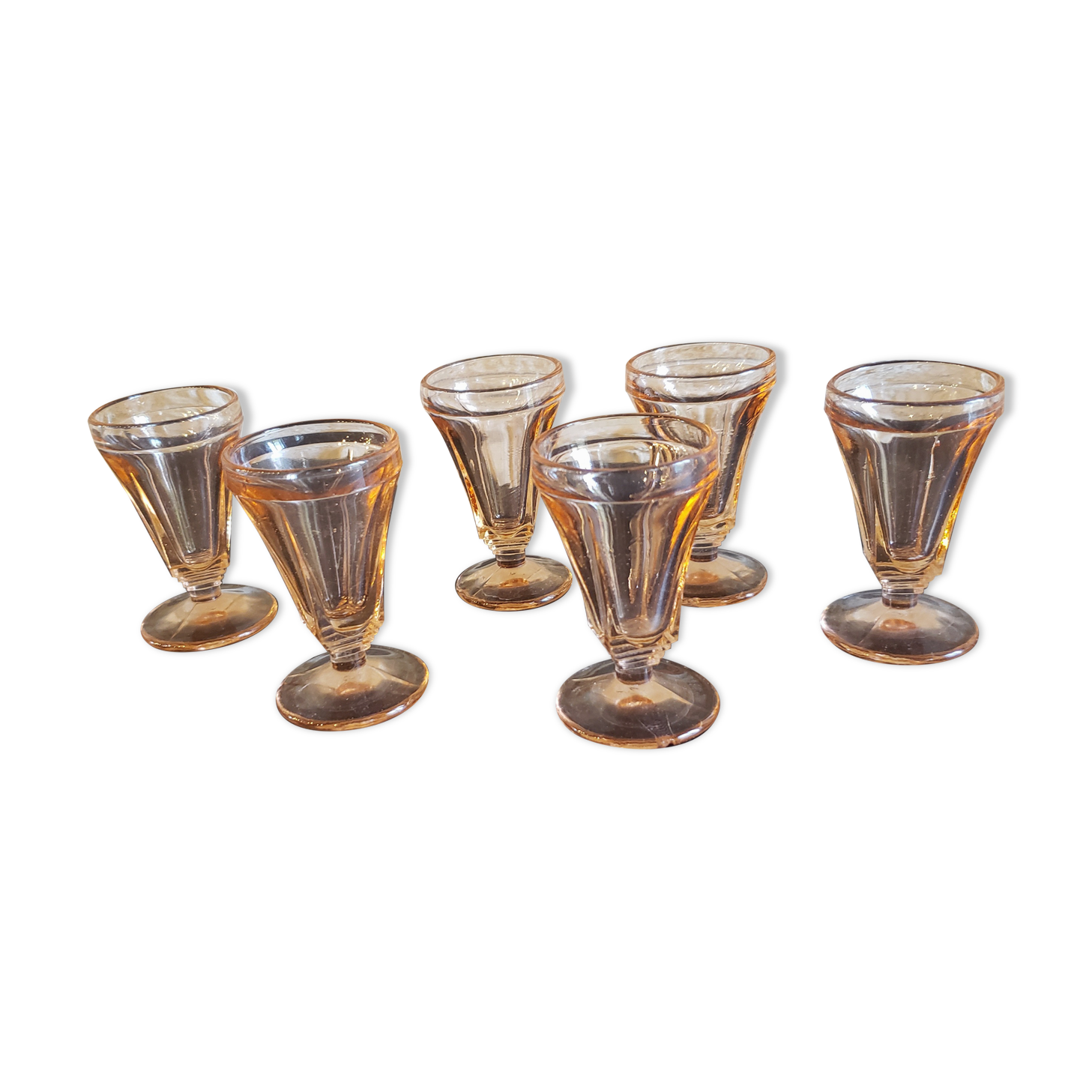 6 verres roses à pied à liqueur