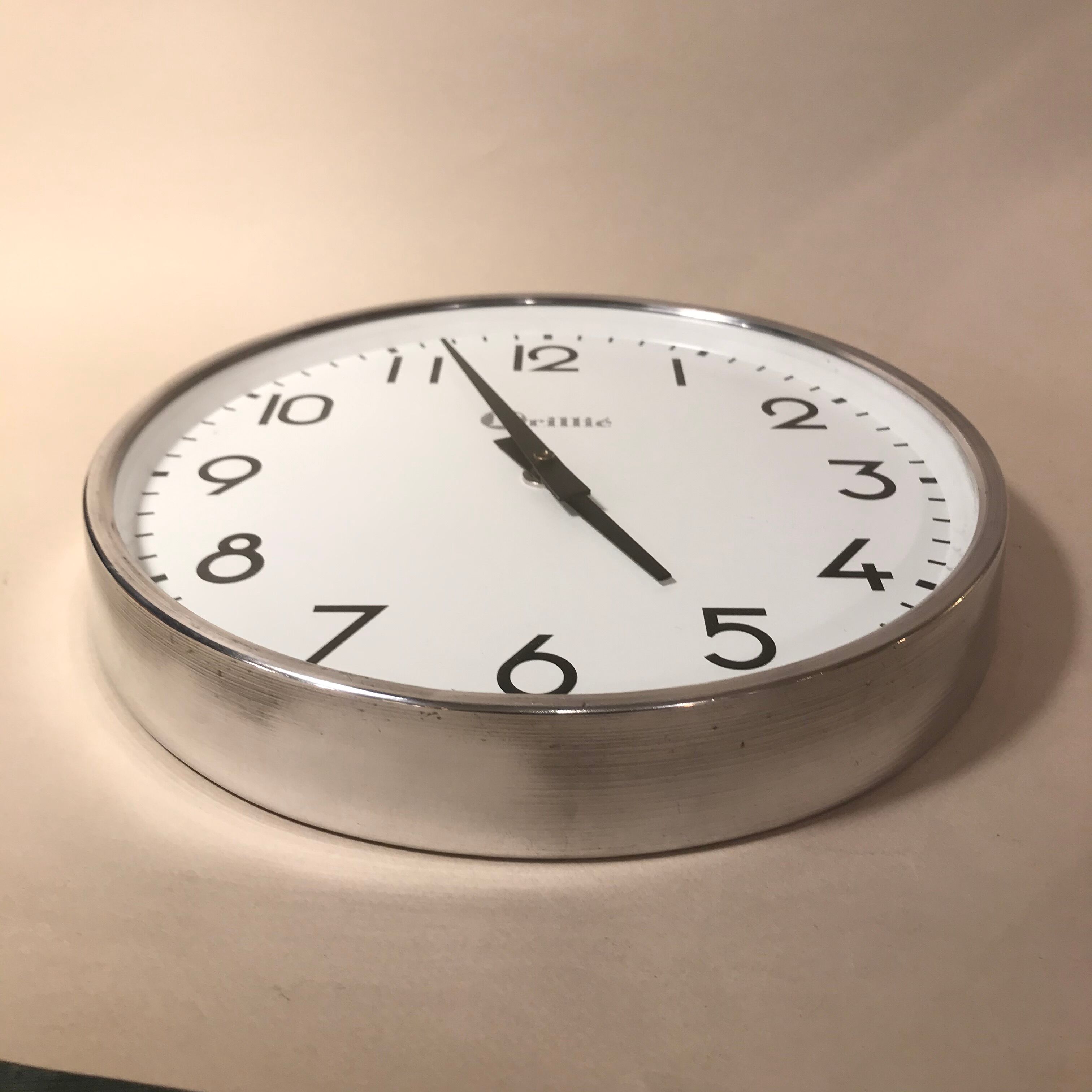 Horloge pendue Brillie industrielle 25cm