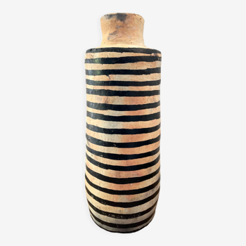 Sejnane terracotta vase