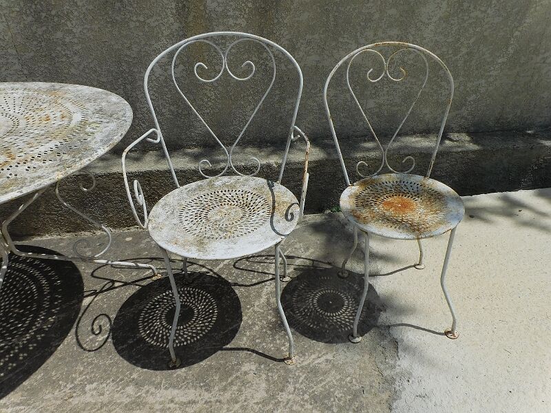 Iron garden furniture forge table, 2 armchairs and 2 chairs