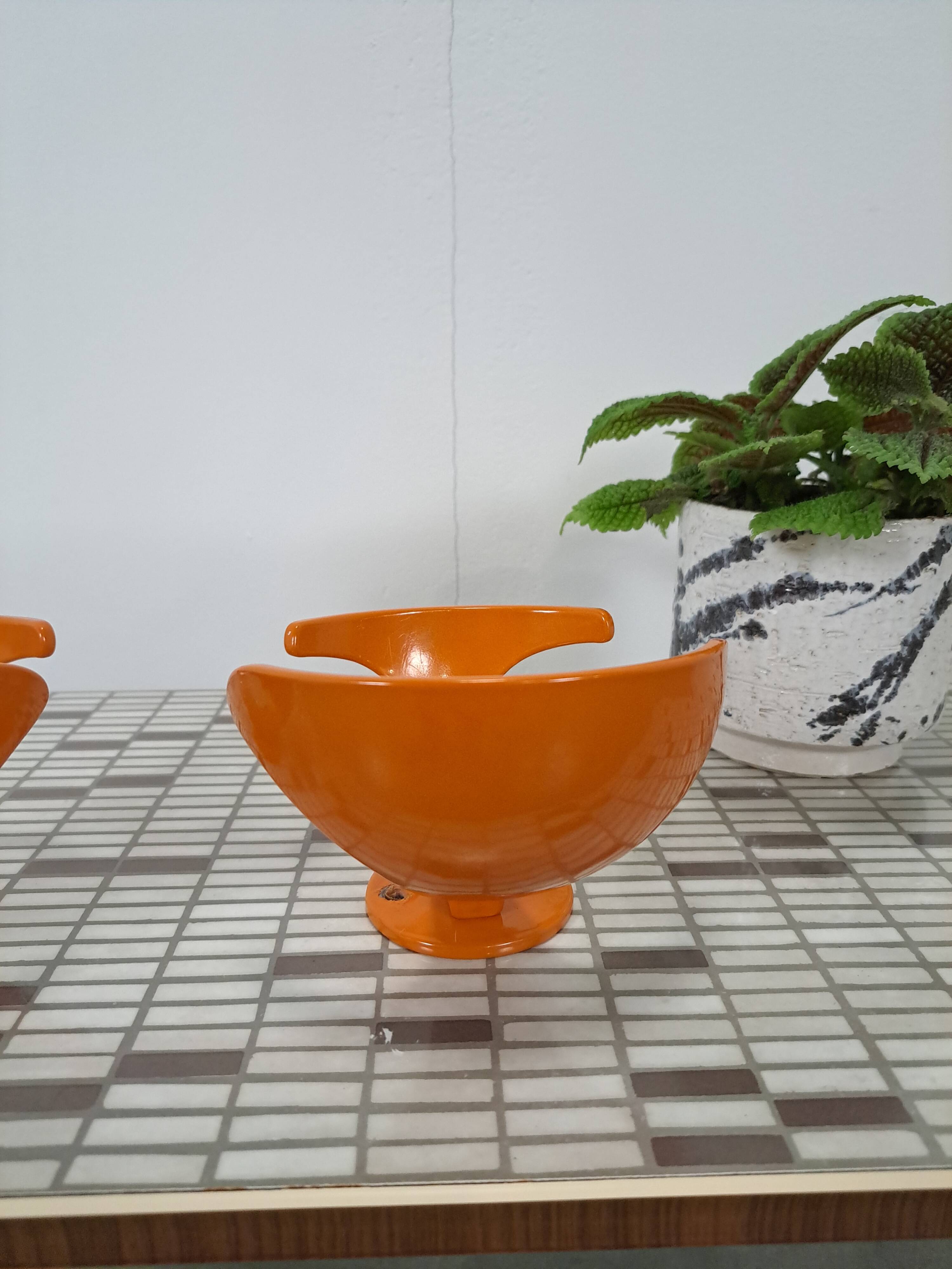 Set 2 x space age oranje haken, wandhaak, kapstok