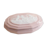 Pink porcelain box cameo décor