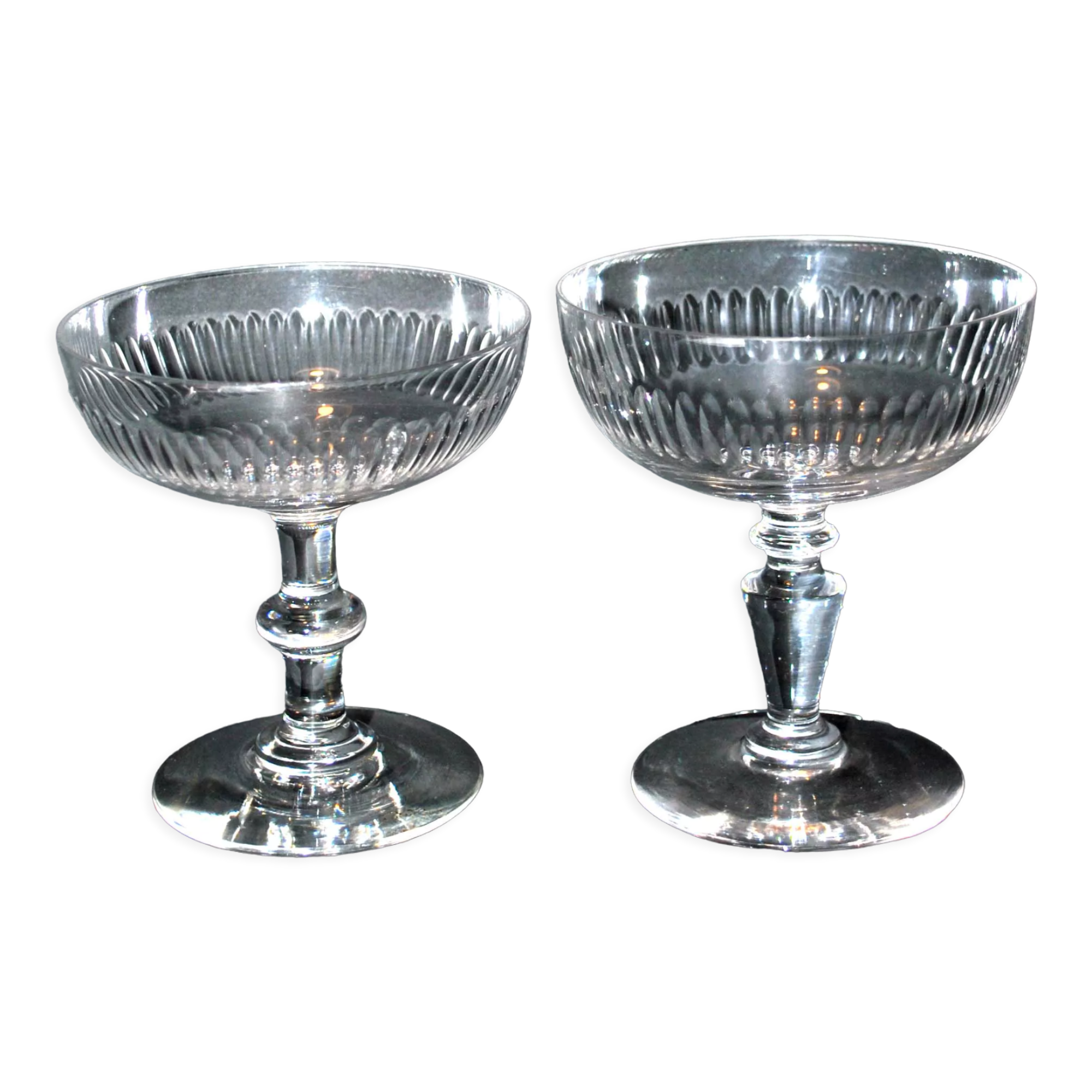 Lot de 2 coupes à champagne anciennes en cristal taillé 1900 frise oves 10.5cm