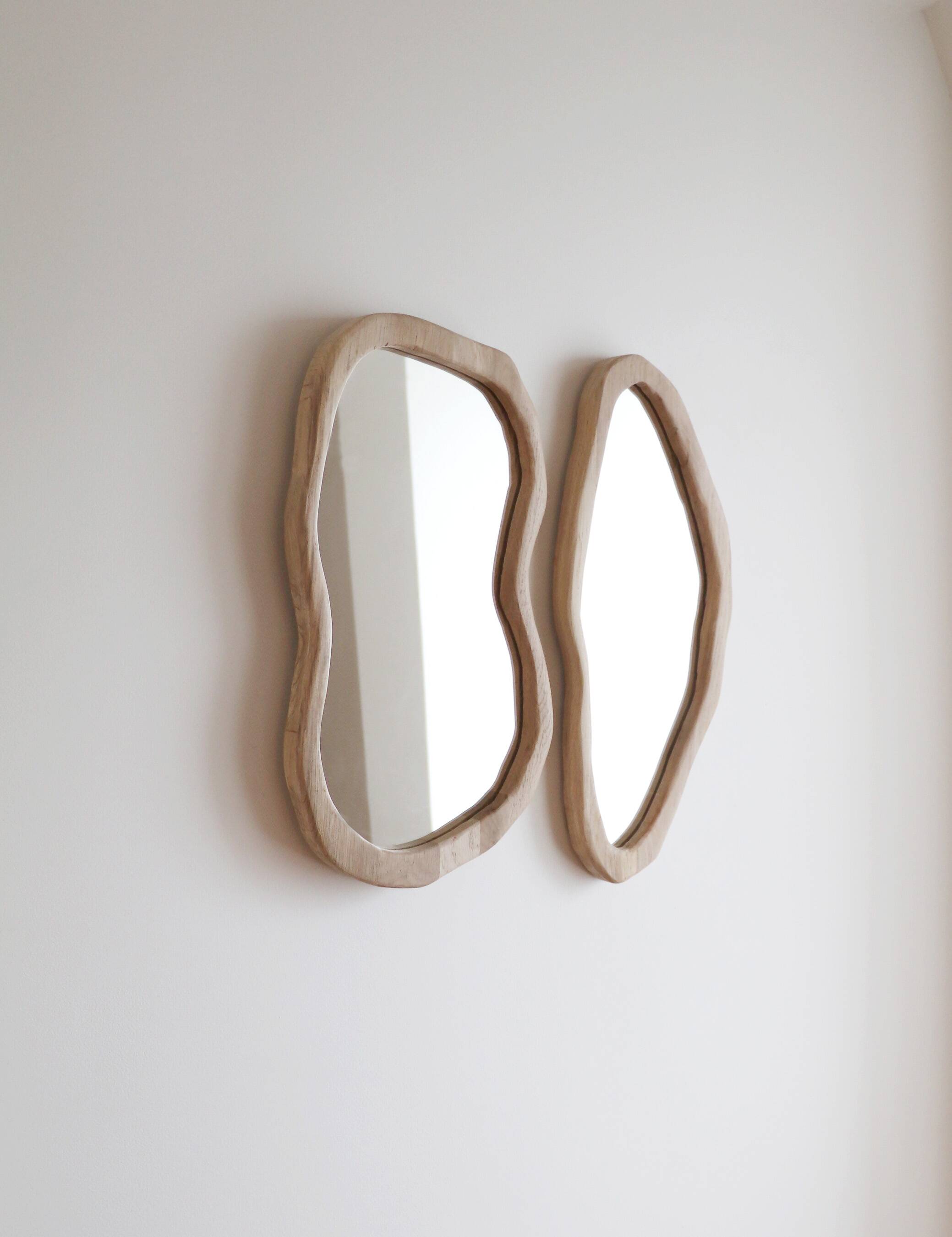 Duo of mirrors Meeting