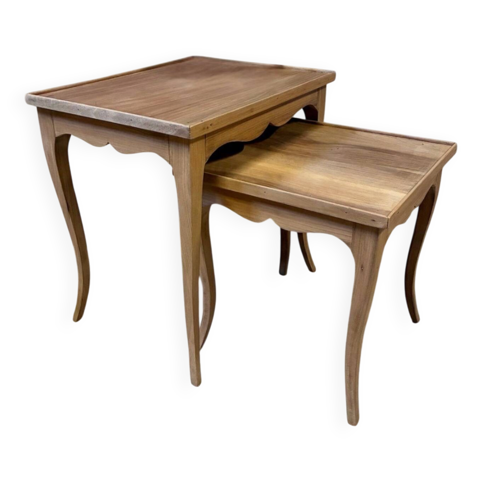Tables gigognes