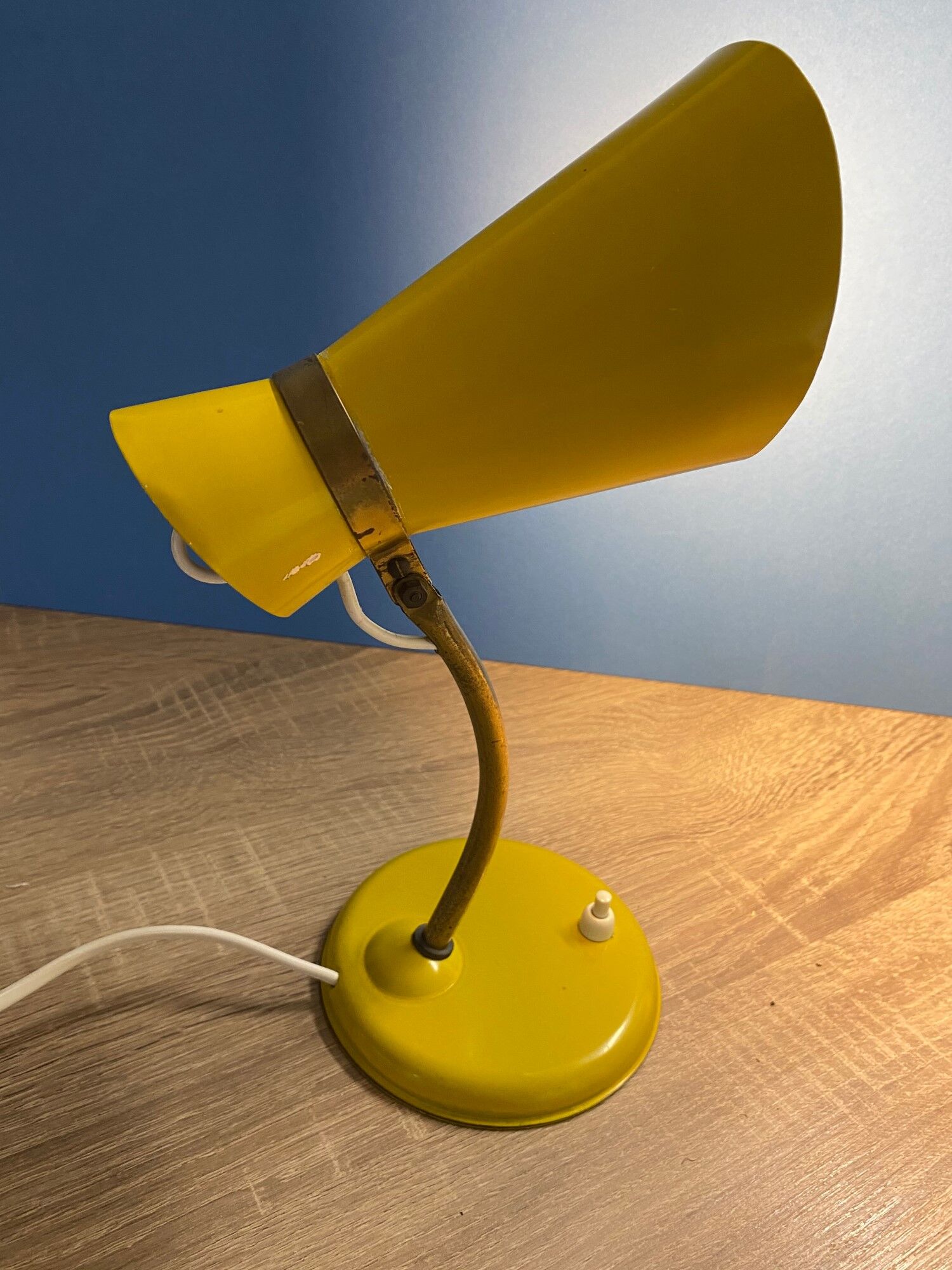Yellow diabolo lamp