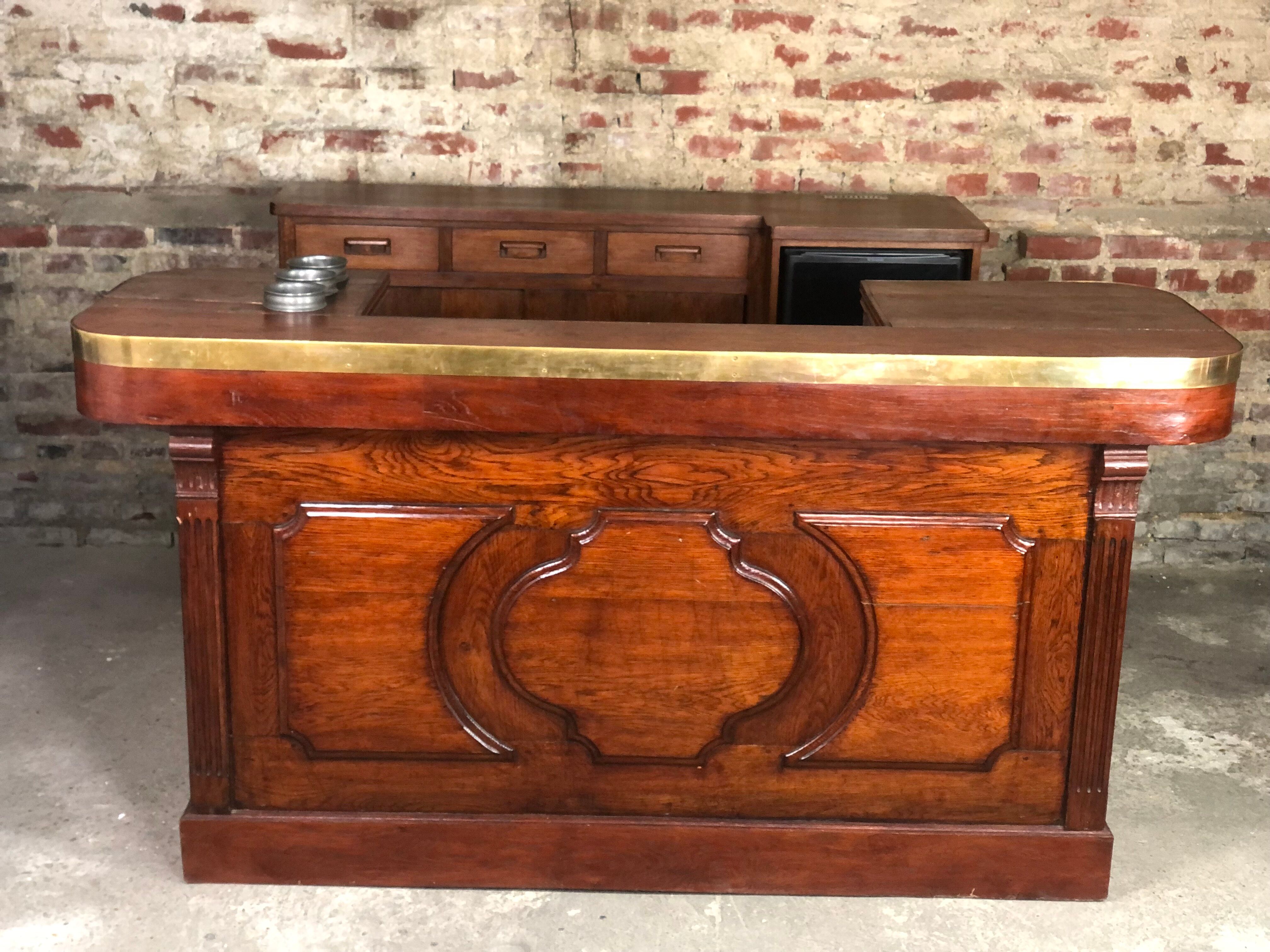 Oak counter bar and its back bistro glass bar 1900s/1930s