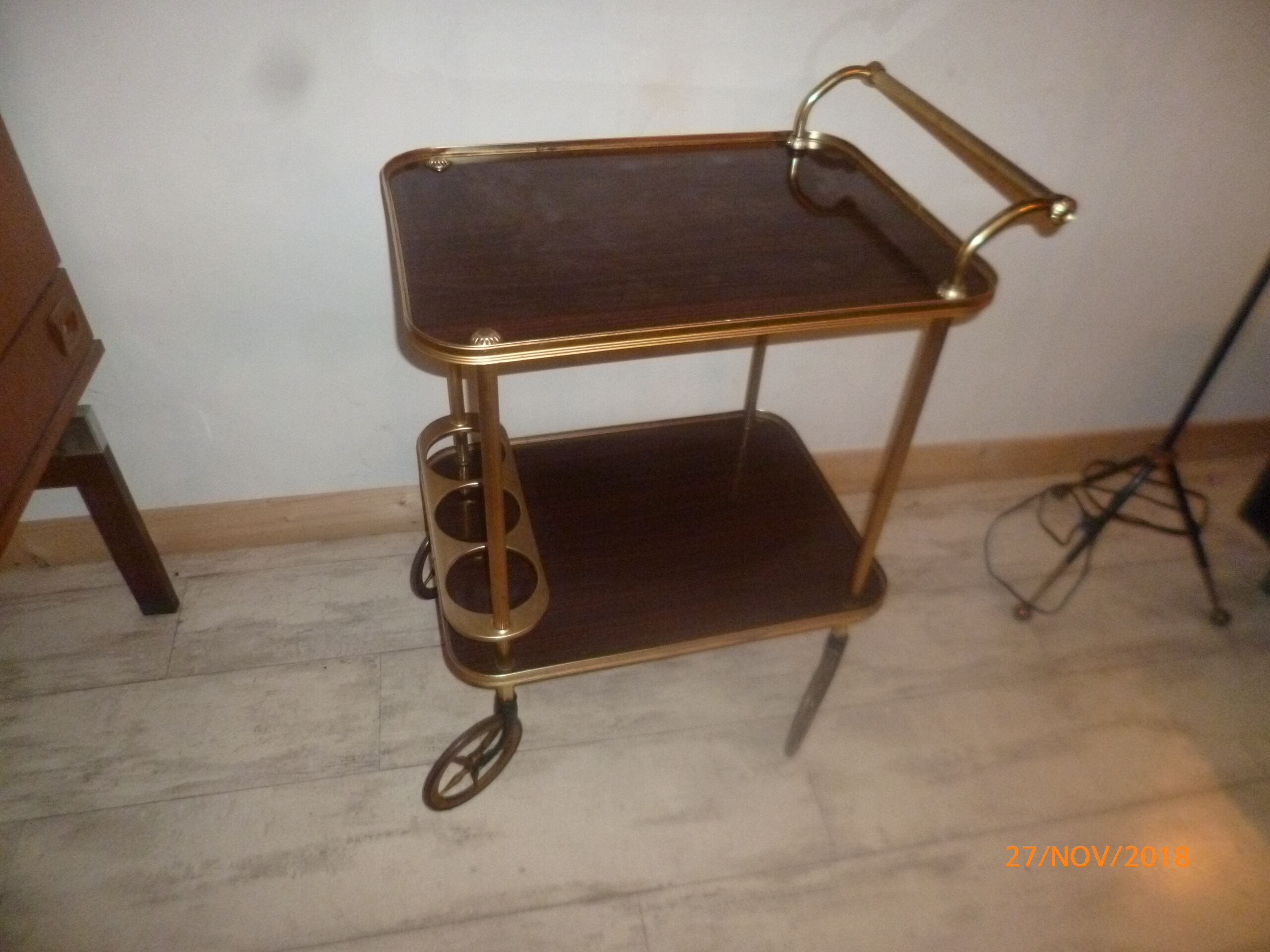 Serving table 1960