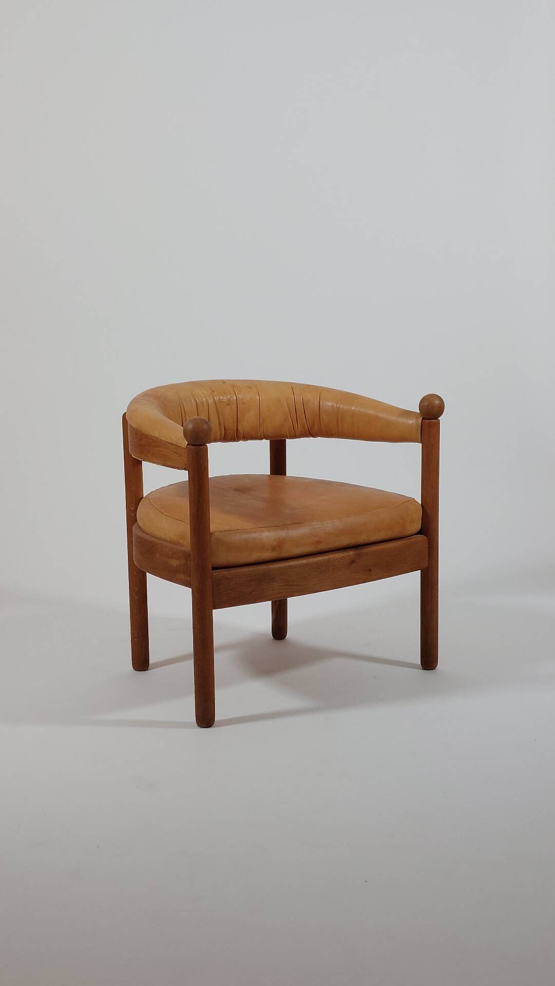 Vintage wooden throne chair armchair cognac leather
