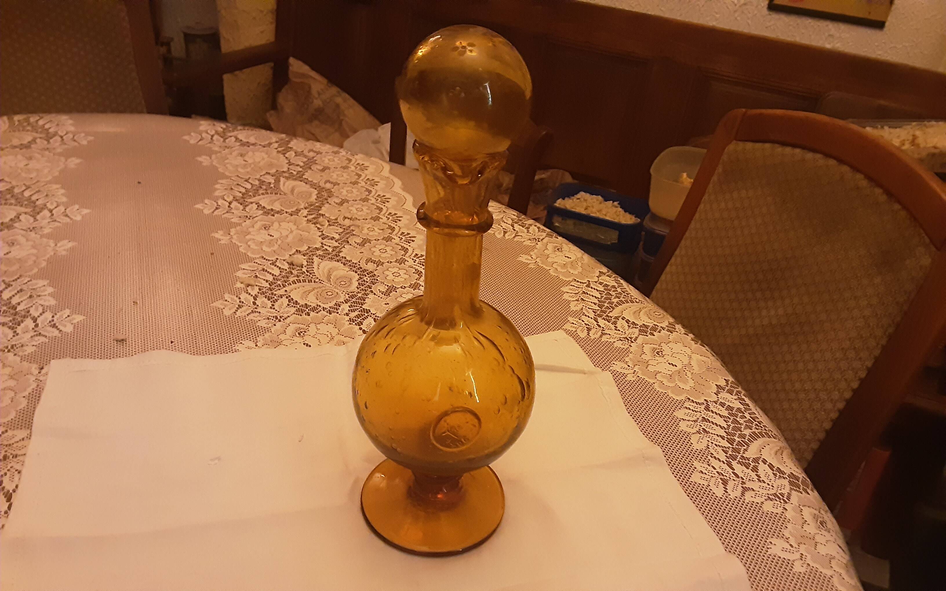 YELLOW GLASS CARAFE MOUTH-BLOWN LA ROCHERE