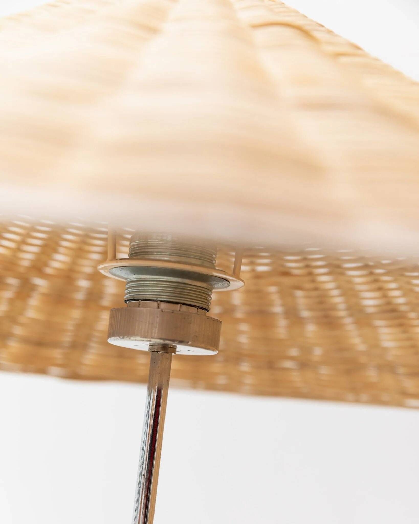 Richard Essig 1960s floor/table lamp with transparent glass body, chrome base, brown rattan shade
